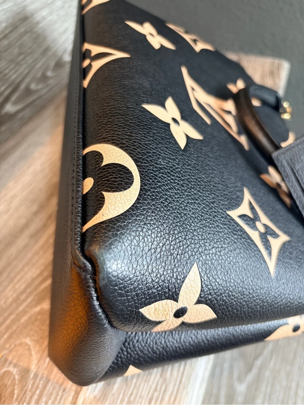 Louis Vuitton Petit Palais Black & Cream Top-Handle purse